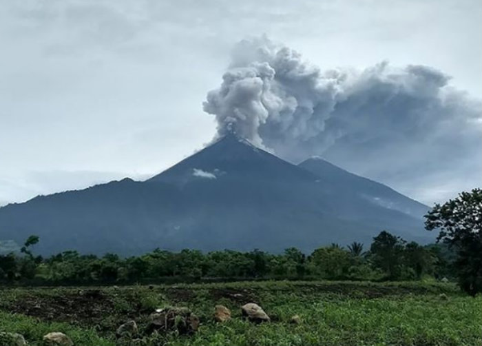 Volcán de Fuego en Guatemala / Fuente: Instagram @requenacnn