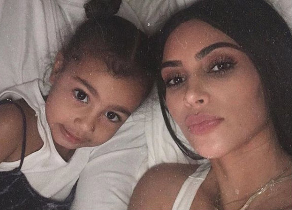 Kim Kardashian y North West / Fuente: Instagram @kimkardashian