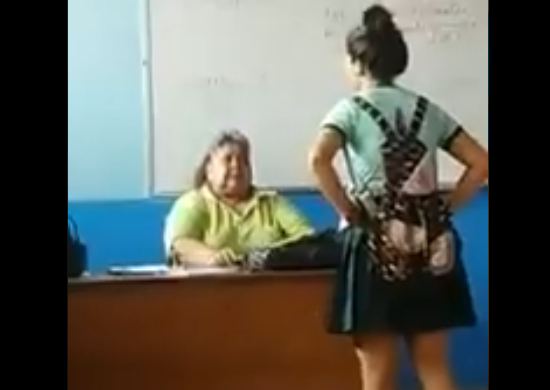 VIDEO: ¡Maestra salvaje! Así golpeó a alumna porque no llevó la tarea. Noticias en tiempo real