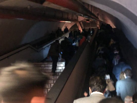 ¡Qué miedo! Línea 7 del Metro se queda sin luz y el escenario es de terror. Noticias en tiempo real