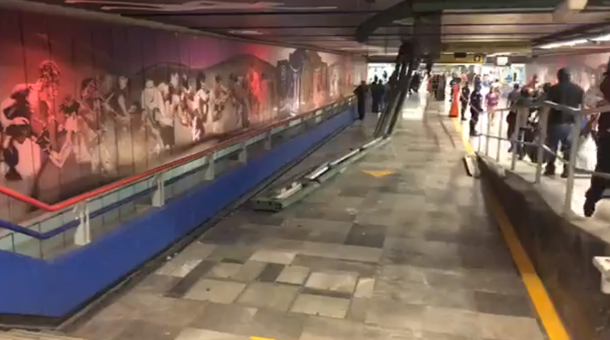 VIDEO: Caos y heridos dejan la caída de lámparas en Metro Garibaldi. Noticias en tiempo real