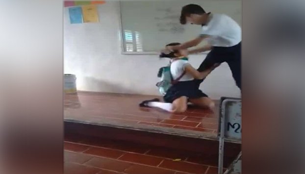 estudiante golpea a compañera en cancun