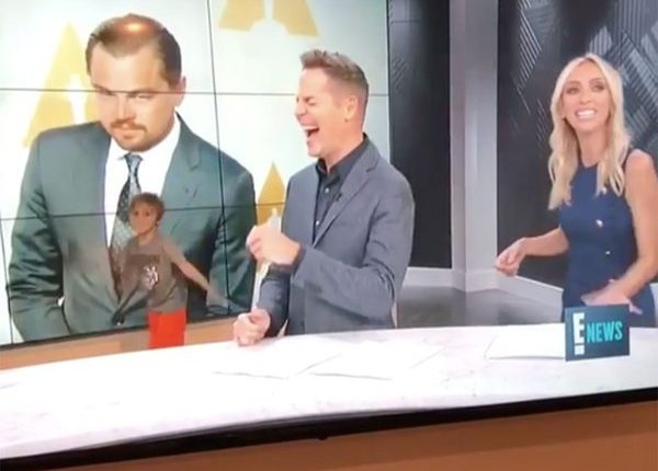 hijo de presentadora interrumpe