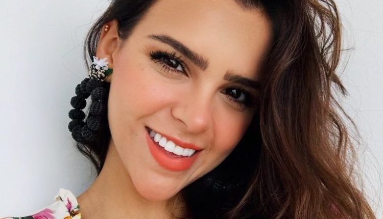 yuya en traje de baño