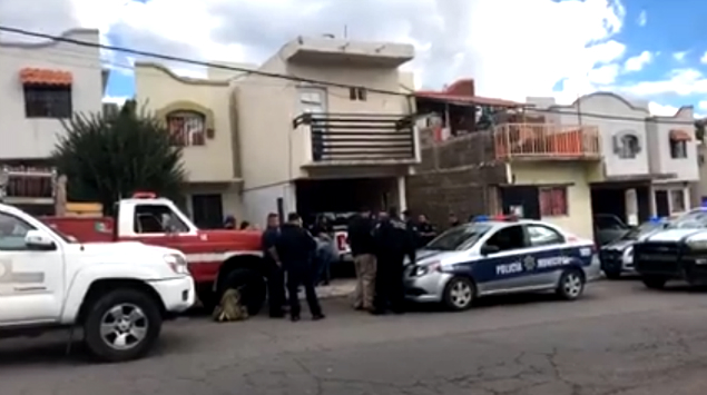 encuentra a su esposa e hija muertas