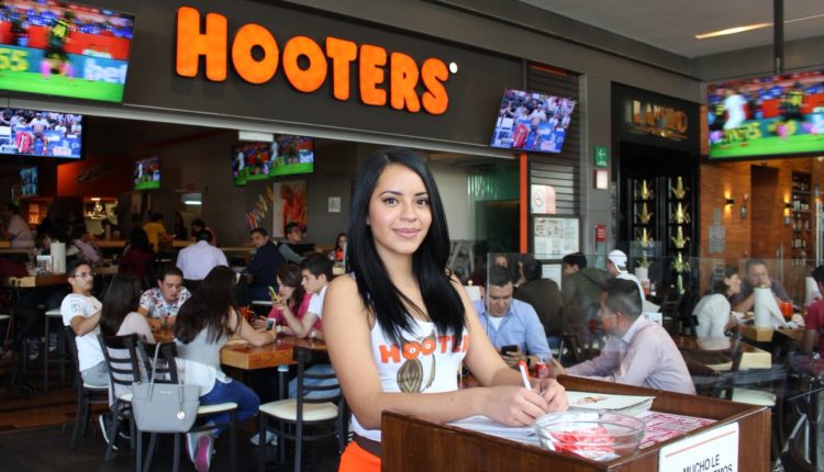 medico mesera hooters