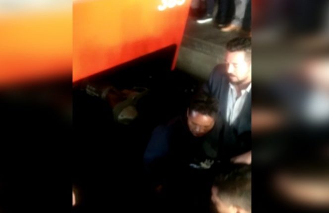 hombre cae a las vías del metro linea 8