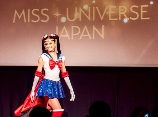 sailor moon aparece para competir por corona en miss universo yuumi kato japon