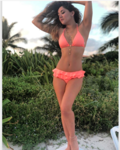 sherlyn comparte foto presume cuerpazo en diminuto bikini en la playa
