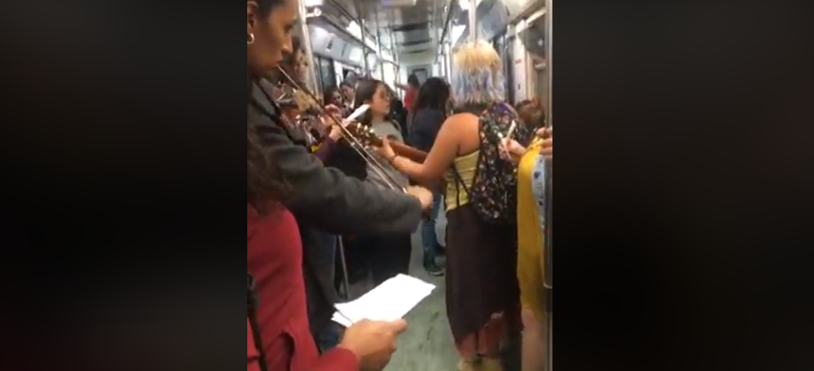 Colectivos protestan en el metro en contra del feminicidio