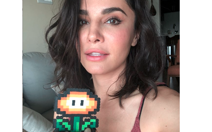 martha higareda festeja nuevo proyecto con sensual escote foto instagram deja a sus fans en suspenso
