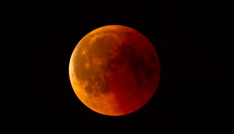 Las increíbles imágenes del eclipse lunar, y la luna de sangre. Noticias en tiempo real