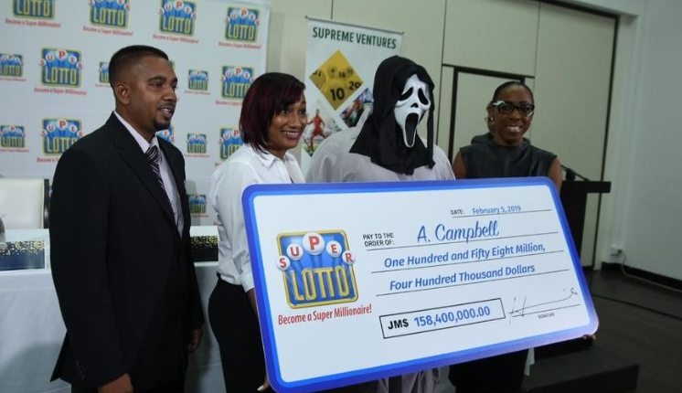 Video: Ganó la lotería y se puso una máscara para reclamar su premio. Noticias en tiempo real