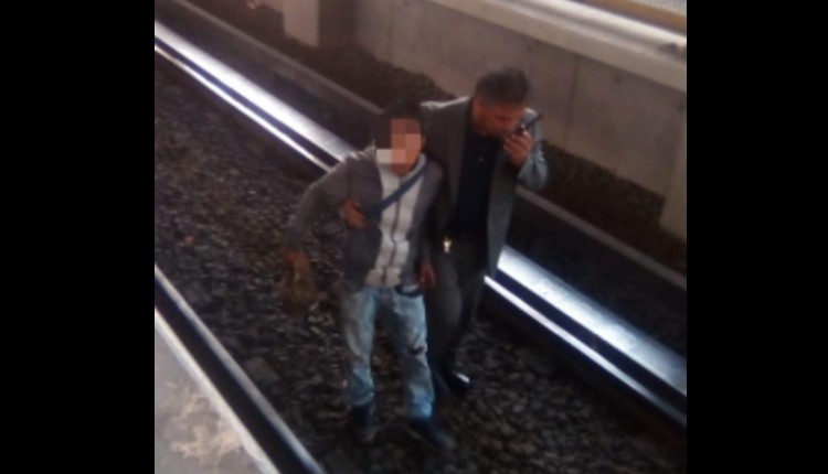 Ladrón cae a las vías del Metro por intentar robar celular a un usuario