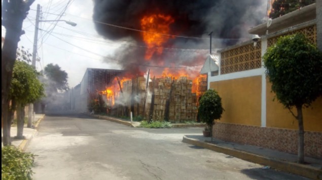 VIDEO: Reportan incendio en las inmediaciones de la Central de Abasto. Noticias en tiempo real