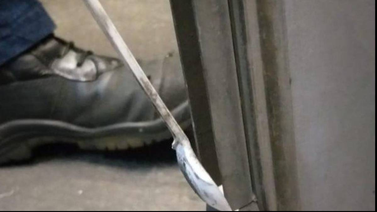 El Metro presenta fallas por culpa de una cuchara. Noticias en tiempo real