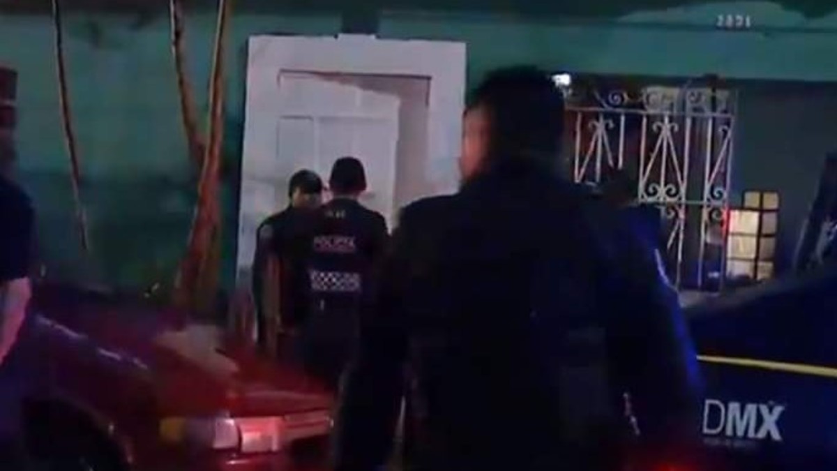 hombre apuñala hijos