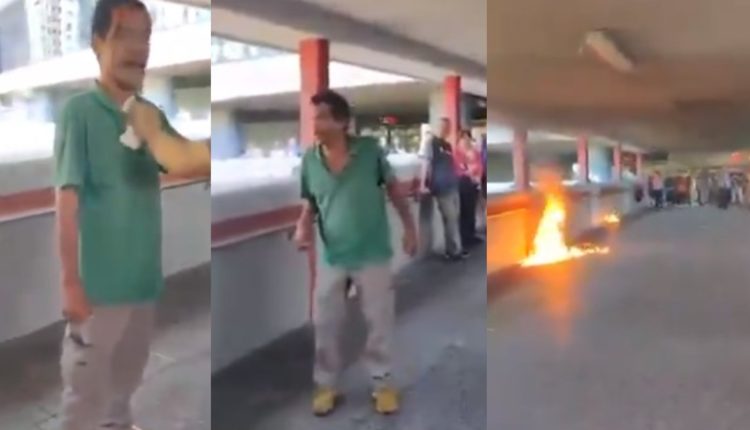 manifestantes fuego hombre