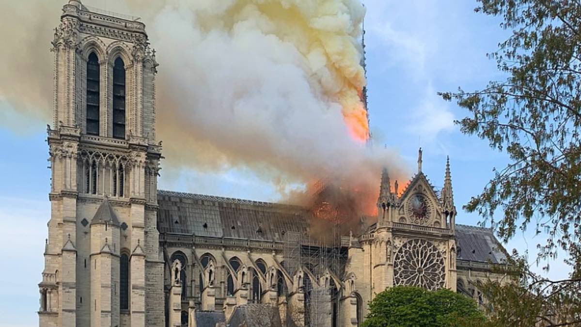 Tras 216 años de celebraciones, Notre Dame se queda sin Navidad. Noticias en tiempo real