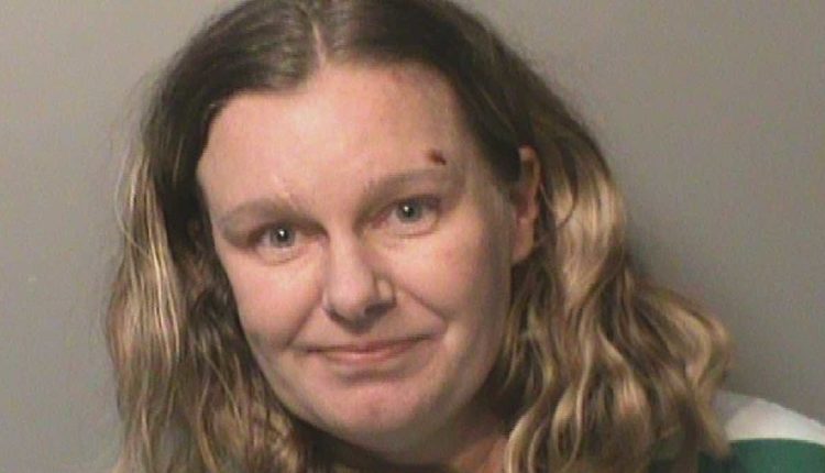 mujer atropella adolescente