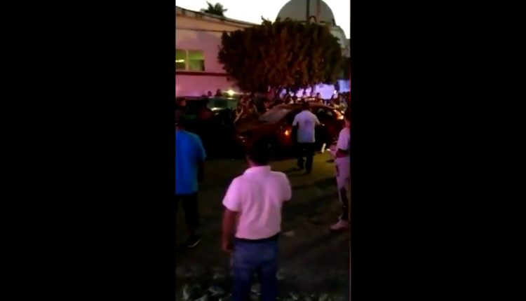 mujer atropella niños