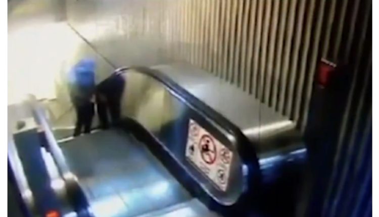 escaleras electricas metro