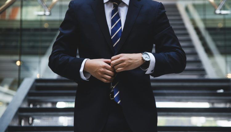 Tres formas de llevar traje este otoño-invierno sin perder comodidad