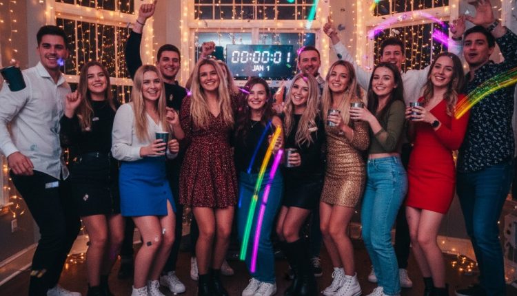 7 tips para que tus tenis blancos sobrevivan a las fiestas de fin de año