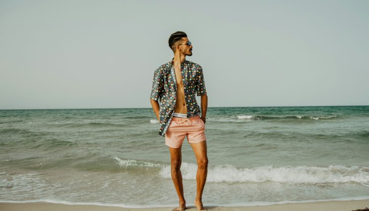 Pantalones cortos para hombre: cómo elegirlos y llevarlos este verano