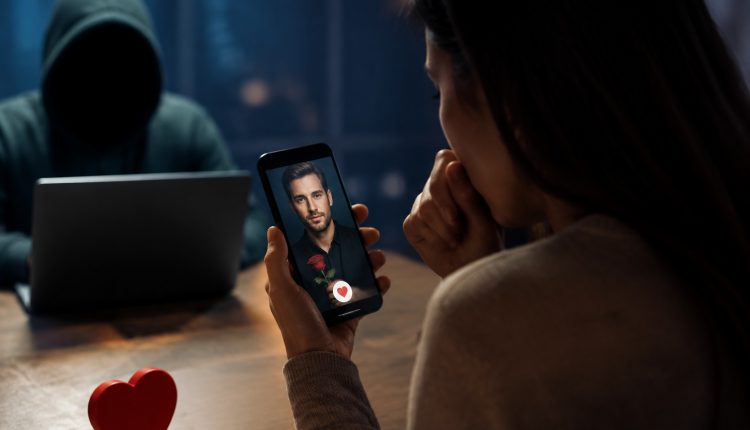 Delincuentes utilizan fotografías y nombres de artistas reconocidos para crear falsas relaciones sentimentales y engañar a sus víctimas