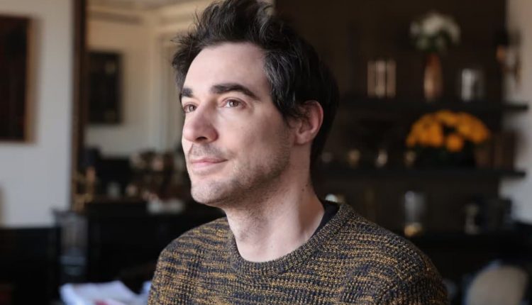 Arnaud Denis desarrolló gran parte de su carrera artística en el teatro francés.